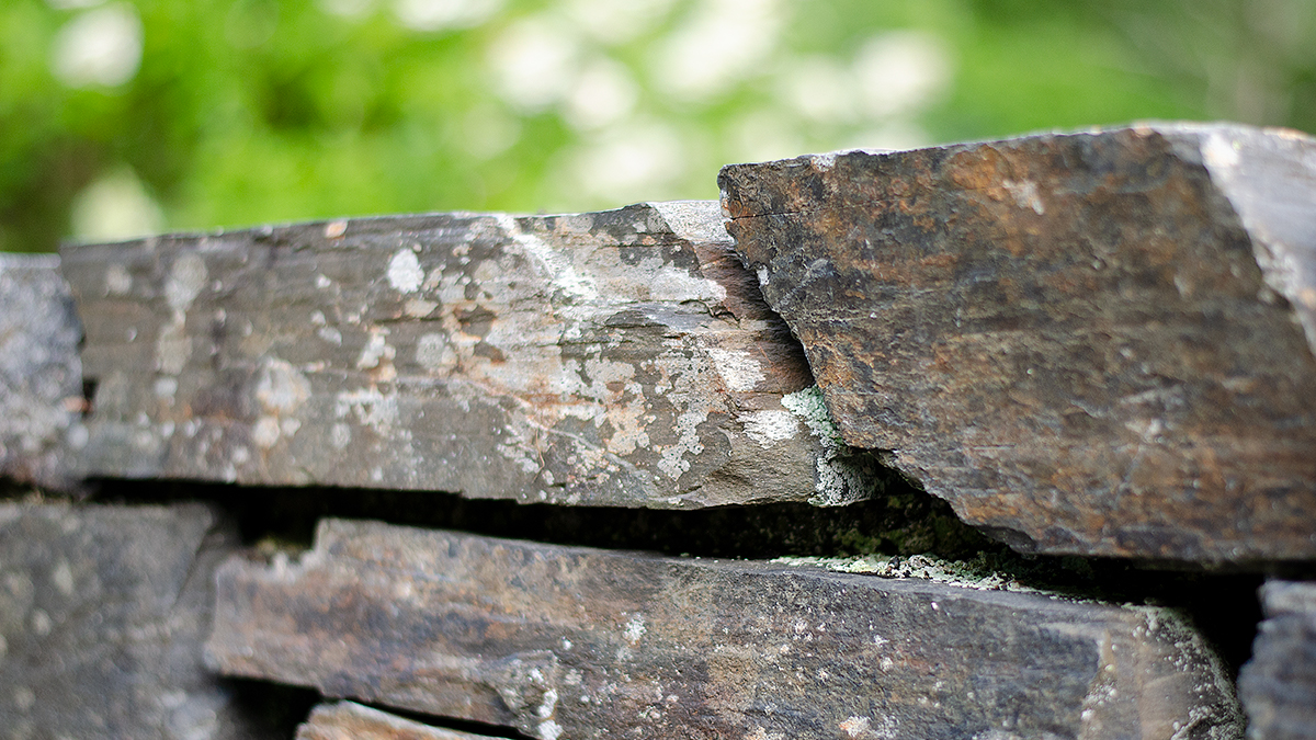 Natursteinsmur - nærbilde